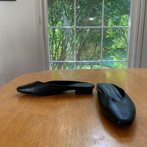 BANANA Republic Black Pointed Toe Flats Leather Mule, Size 6.5
